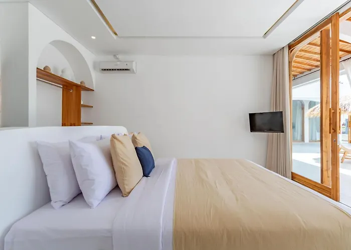 Codyard Luxury Suites, Close To Seseh *