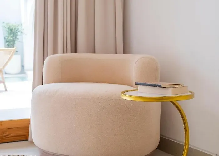 Codyard Luxury Suites, Close To Seseh Alloggio in famiglia