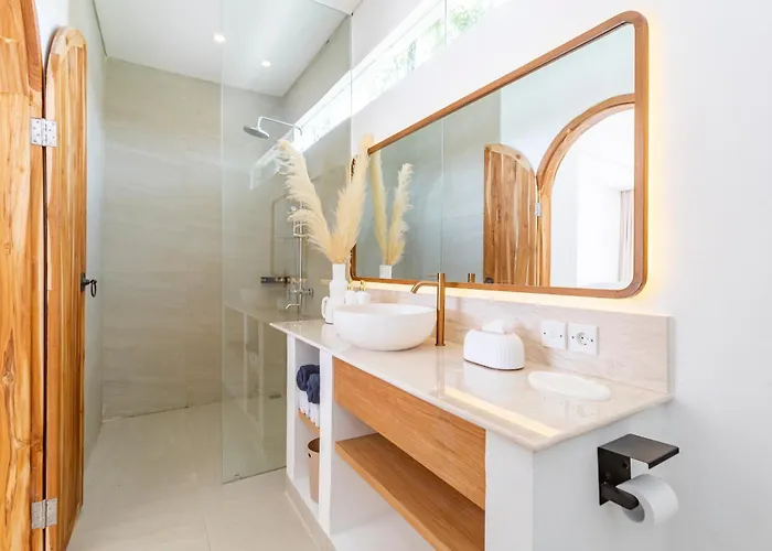 Codyard Luxury Suites, Close To Seseh Alloggio in famiglia