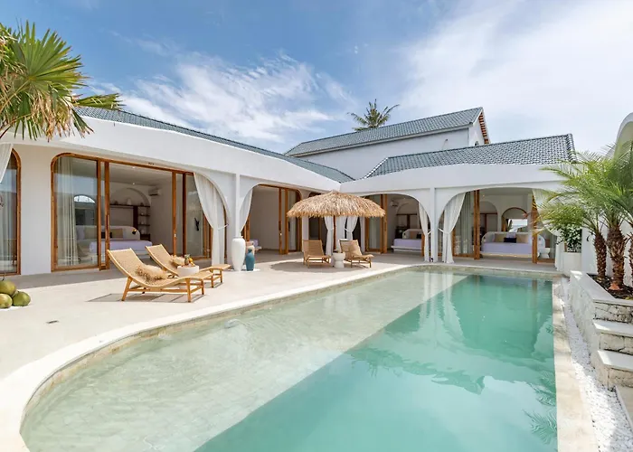 Codyard Luxury Suites, Close To Seseh *