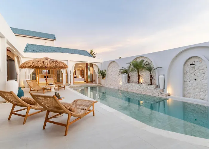 Codyard Luxury Suites, Close To Seseh *