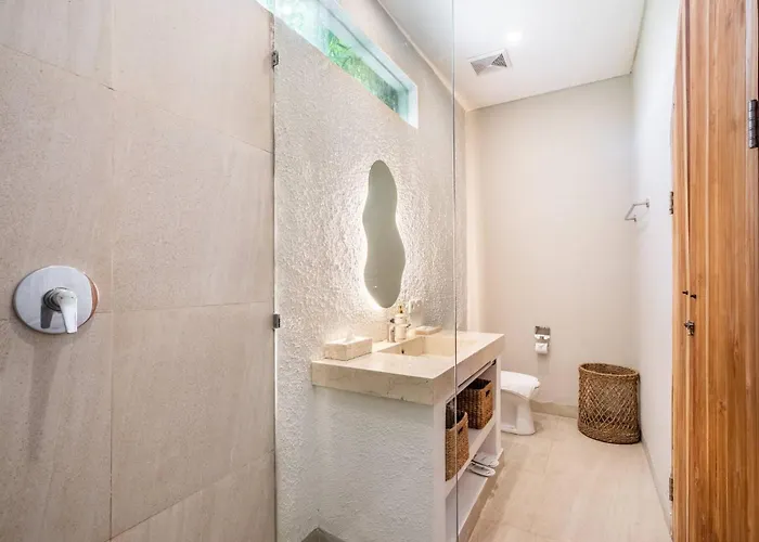 Codyard Luxury Suites, Close To Seseh